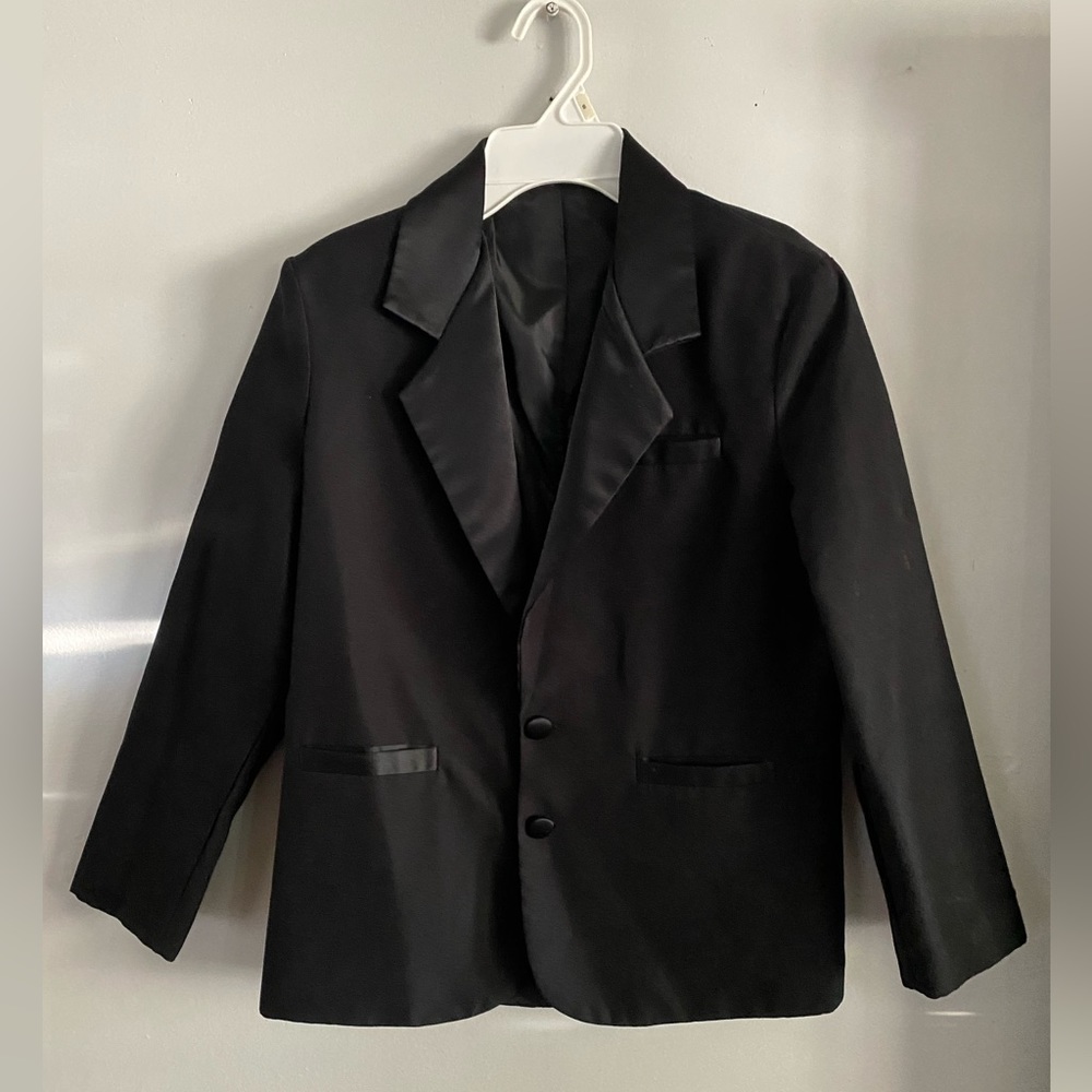 NWOT. Little Baron suit Jaket